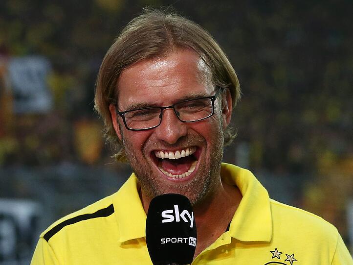 Klopp hörte sich alles mit großer Zufriedenheit an.&ldquo;Beide Tore wurden wunderbar gemacht. Das erste war ein typisches Reus-Tor, er hat ja einen Kompass, er weiß genau, wo das Tor steht&bdquo;, sagte Klopp. Und zu Götze meinte er: &ldquo;Götze einwechseln zu können, finde ich schon ganz schön lässig. Es gibt sicher einige, die gedacht haben, die werden weich in der Birne die Buben, aber das ist nicht so &ndash; das find' ich gut.&bdquo; Die Titelkonkurrenten eher nicht.