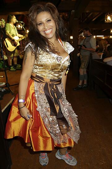 Patricia Blanco trug Turnschuhe zum Dirndl