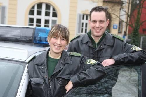 Ihr selbstloser Einsatz rettete Philipp (4) das Leben: Die Polizeiobermeister Matthias Gruber (30) und Daniela Luther (27).