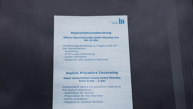 Soll f&uuml;r Asylberatungen von Verb&auml;nden die F&ouml;rderung gestrichen werden? Das Ministerium verweist darauf, dass die Haushaltsberatungen dazu noch ausstehen.