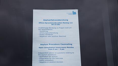 Soll f&uuml;r Asylberatungen von Verb&auml;nden die F&ouml;rderung gestrichen werden? Das Ministerium verweist darauf, dass die Haushaltsberatungen dazu noch ausstehen.