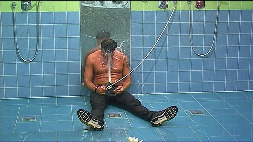 ...Cosimo - der Checker vom Neckar ist ob Jordans Ein- und Davids Auszug am Boden zerstört.
