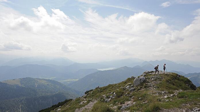 Auf dem Weg zum Gipfel der Benediktenwand stürzte ein 28-Jähriger ab. (Archivbild)