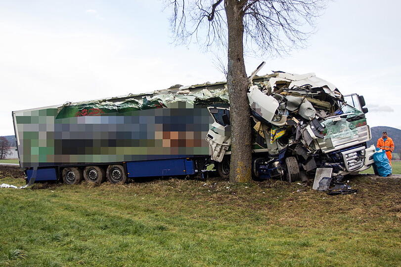 Die Bilder vom Lkw-Unfall in Anger.