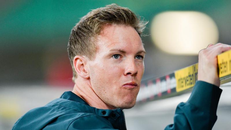 Hoffenheims Trainer Julian Nagelsmann steht im Stadion. Foto: Uwe Anspach/Archivbild Hoffenheims Trainer Julian Nagelsmann steht im Stadion. Foto: Uwe Anspach/Archivbild