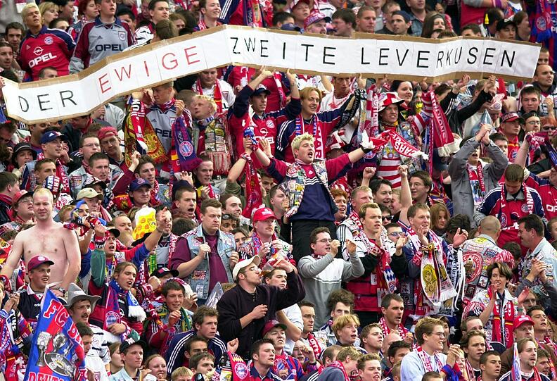 Die Bayern-Fans freuten sich und bedankten sich beim ewigen Zweiten: "Bayer Vizekusen".