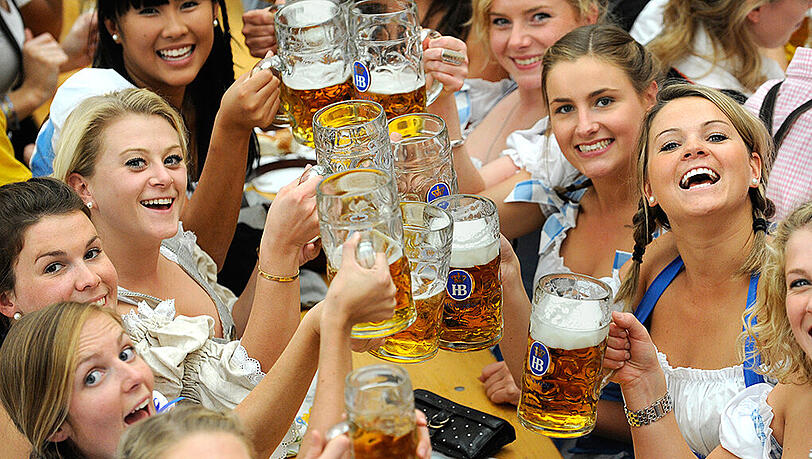 In den großen Wiesn-Zelten gibt es kein Weißbier. Zumindest in den Cafézelten soll das nach den Plänen der Bayerpartei genehmigt werden. In den großen Wiesn-Zelten gibt es kein Weißbier. Zumindest in den Cafézelten soll das nach den Plänen der Bayerpartei genehmigt werden.