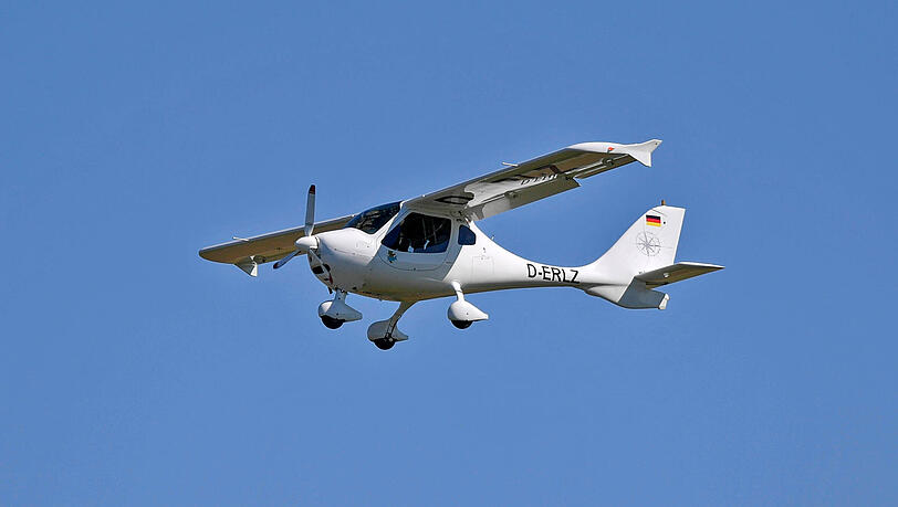 Nach bisherigen Erkenntnissen war der 68-jährige Pilot aus dem Raum München mit zwei Passagieren gegen Mittag zu einem Rundflug aufgebrochen. (Symbolbild)