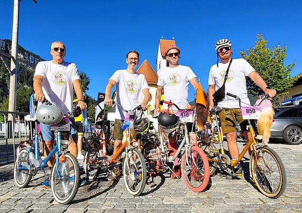 "Irgendwie schaffen wir es !" (v.l.): Werner, Felix,Veit und Jochen sind extra aus Nürnberg angereist. "Irgendwie schaffen wir es !" (v.l.): Werner, Felix,Veit und Jochen sind extra aus Nürnberg angereist.