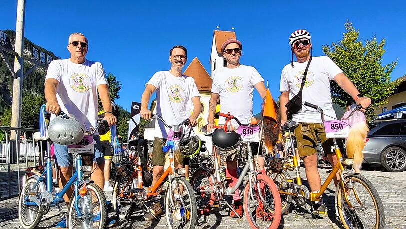"Irgendwie schaffen wir es !" (v.l.): Werner, Felix,Veit und Jochen sind extra aus Nürnberg angereist. "Irgendwie schaffen wir es !" (v.l.): Werner, Felix,Veit und Jochen sind extra aus Nürnberg angereist.