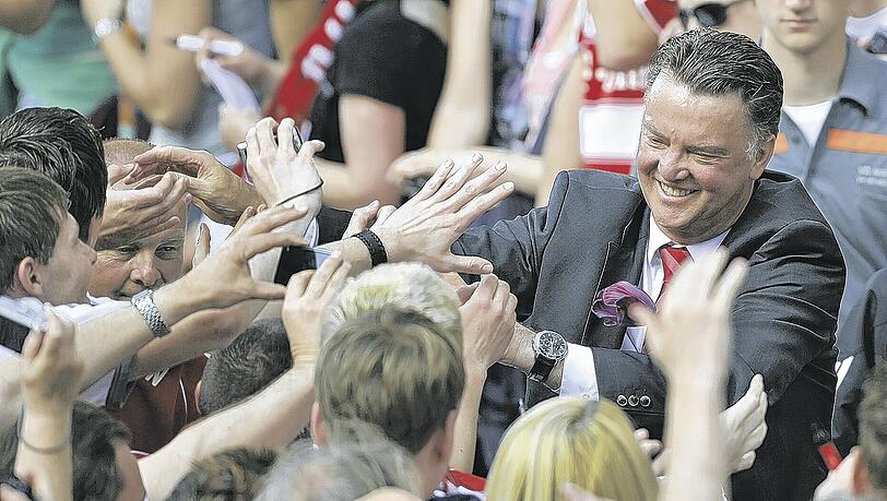 Gefeierter Mann in München: Bayern-Trainer Louis van Gaal. Gefeierter Mann in München: Bayern-Trainer Louis van Gaal.