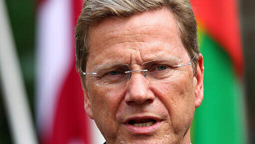 Schmückt er sich in Sachen Libyen mit fremden Lorbeeren? Außenminister Guido Westerwelle. Schmückt er sich in Sachen Libyen mit fremden Lorbeeren? Außenminister Guido Westerwelle.