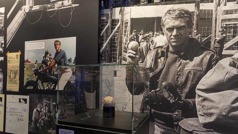 Steve McQueen war 1963 in der Bavaria für „The Great Escape“, machte Motorad-Stunts und spielte nicht nur im Film mit einem Baseball. Steve McQueen war 1963 in der Bavaria für „The Great Escape“, machte Motorad-Stunts und spielte nicht nur im Film mit einem Baseball.