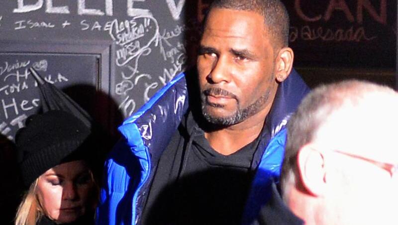 R&B-Sänger R. Kelly verteidigt sich. R&B-Sänger R. Kelly verteidigt sich.