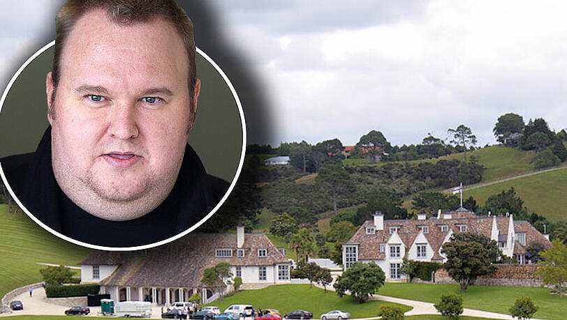 Kim Dotcom Schmitz und sein ehemaliges Mega-Anwesen in Auckland: Jetzt ist der Unternehmer pleite. Das war das Imperium des Mega-Upload-Gründers, die Bilder... Kim Dotcom Schmitz und sein ehemaliges Mega-Anwesen in Auckland: Jetzt ist der Unternehmer pleite. Das war das Imperium des Mega-Upload-Gründers, die Bilder...