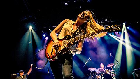 Kommt heute ins Muffatwerk: die blonde Blues-Röhre Joanne Shaw Taylor.