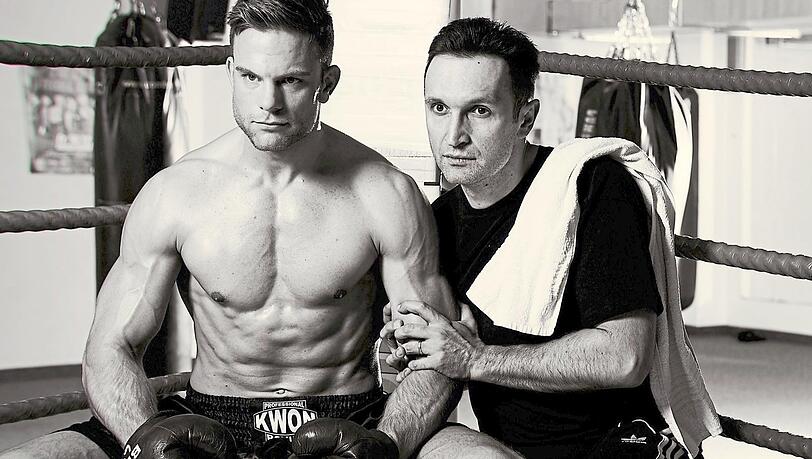 "Es ging ultraschnell", sagt Weltmeister Sebastian Preuss (l.), der erst seit sechs Monaten Profi ist, hier mit Trainer Mladen Steko. "Es ging ultraschnell", sagt Weltmeister Sebastian Preuss (l.), der erst seit sechs Monaten Profi ist, hier mit Trainer Mladen Steko.