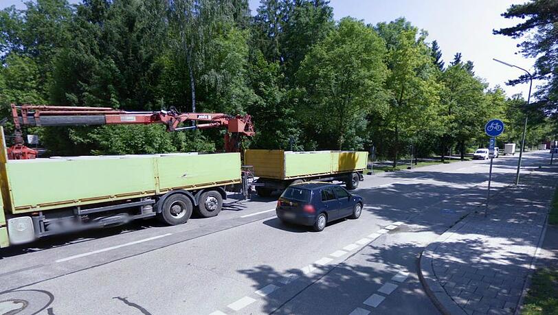 Hier an der Höglwörtherstraße (Archivbild) stehen derzeit offenbar viele Mietwagen. Hier an der Höglwörtherstraße (Archivbild) stehen derzeit offenbar viele Mietwagen.