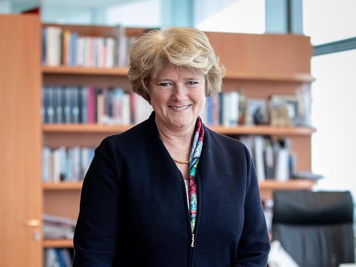 Monika Grütters (CDU), Beauftragte der Bundesregierung für Kultur und Medienb in ihrem Büro. Foto: Kay Nietfeld/Archivbild