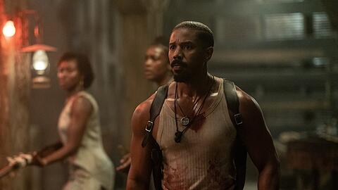 Michael B. Jordan darf in "Blood & Sinners" in einer Doppelrolle brillieren.