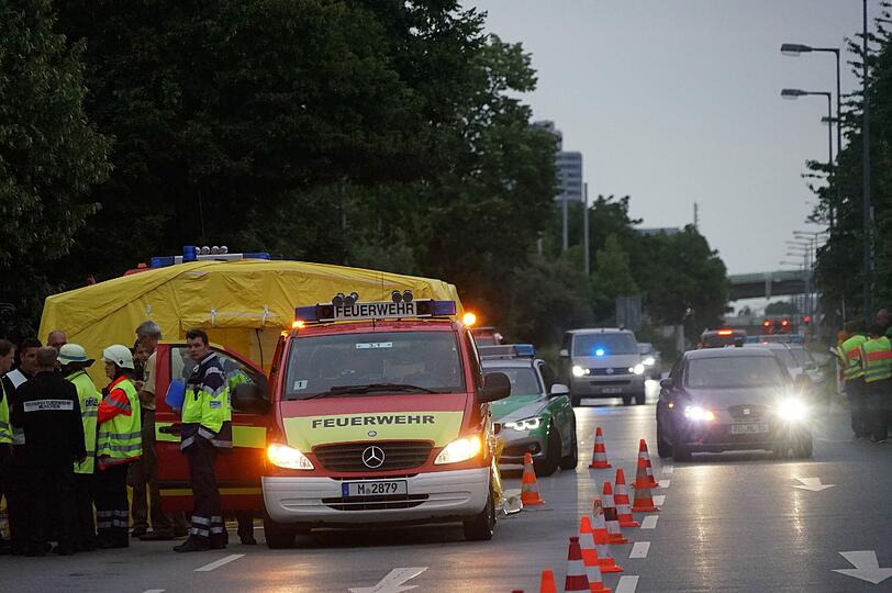 Tödliche Schüsse im Bereich des Olympia Einkaufszentrum in München. Die Polizei ist mit einem Großaufgebot in der gesamten Stadt im Einsatz.