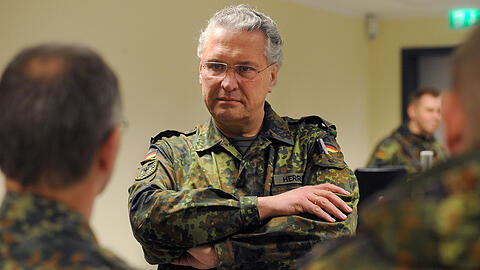 Wird Reservist Herrmann Verteidigungs- statt Innenminister? (Archivfoto)