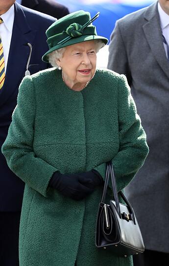 2019: Königin Elizabeth II. auf der Pferderennbahn in Newbury.