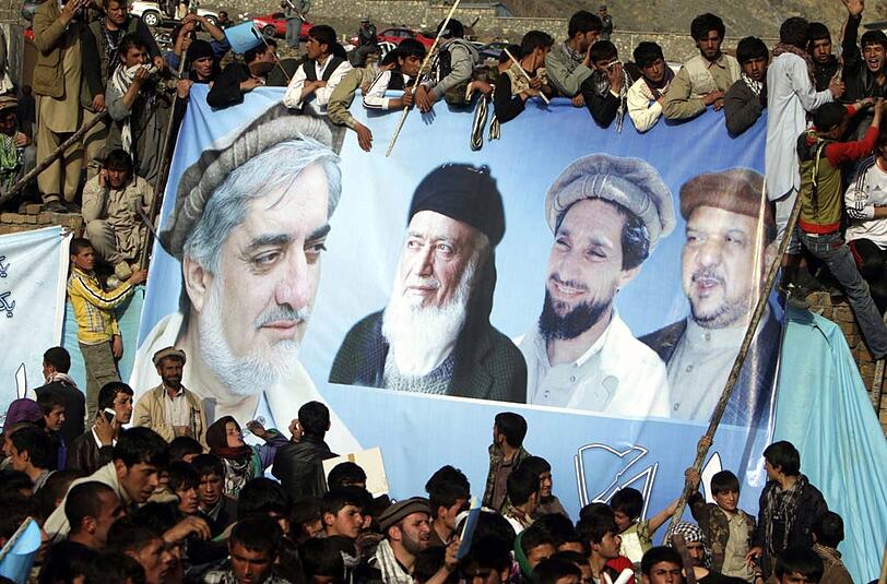 Anhänger des Präsidentschaftskandidaten Abdullah Abdullah auf einer Wahlkampfveranstaltung in Panjsher (Afghanistan).