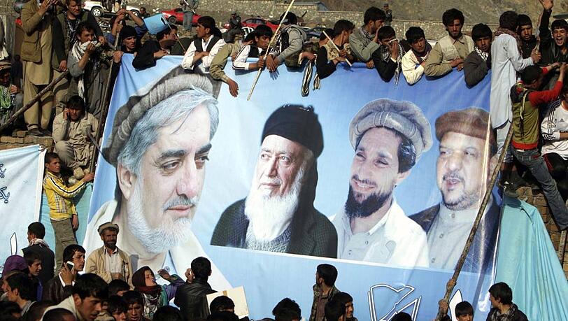 Anhänger des Präsidentschaftskandidaten Abdullah Abdullah auf einer Wahlkampfveranstaltung in Panjsher (Afghanistan). Anhänger des Präsidentschaftskandidaten Abdullah Abdullah auf einer Wahlkampfveranstaltung in Panjsher (Afghanistan).