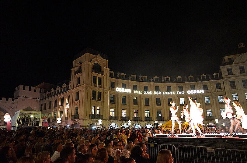 Nackte Haut - und das mitten am Stachus. Klicken Sie sich durch die Bilder der Dessous-Modenschau bei der Münchner Shoppingnacht.