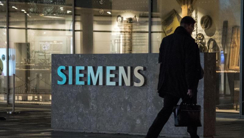 Das Logo von Siemens vor einem Gebäude. Foto: Amelie Geiger/Archivbild Das Logo von Siemens vor einem Gebäude. Foto: Amelie Geiger/Archivbild