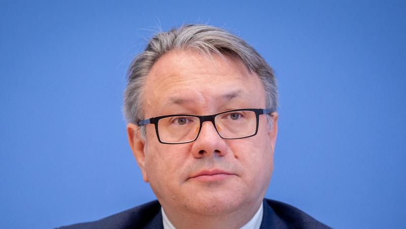 Georg Nüßlein (CSU) nimmt an einer Bundespressekonferenz teil.