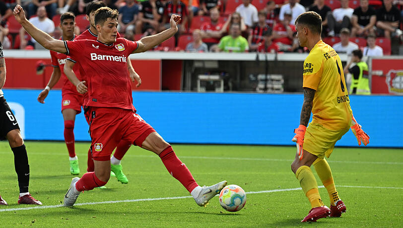 Kennt die Bundesliga bestens: Leverkusens Stürmer Patrik Schick - hier im Spiel gegen den FC Augsburg. Kennt die Bundesliga bestens: Leverkusens Stürmer Patrik Schick - hier im Spiel gegen den FC Augsburg.