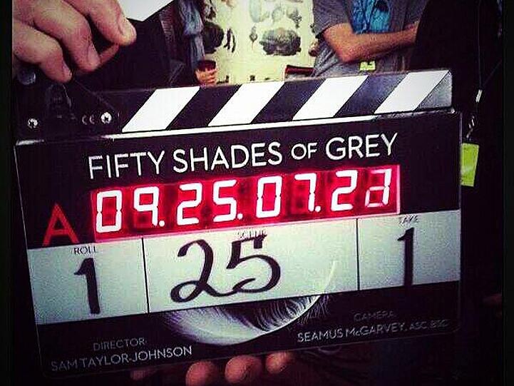 Autorin E. L. James verschickt ein Foto der ersten Klappe des "Shades of Grey"-Films