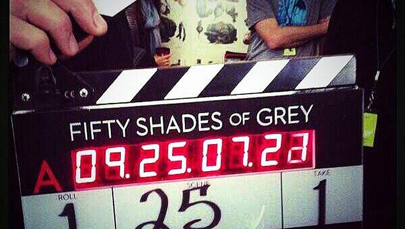 Autorin E. L. James verschickt ein Foto der ersten Klappe des "Shades of Grey"-Films Autorin E. L. James verschickt ein Foto der ersten Klappe des "Shades of Grey"-Films