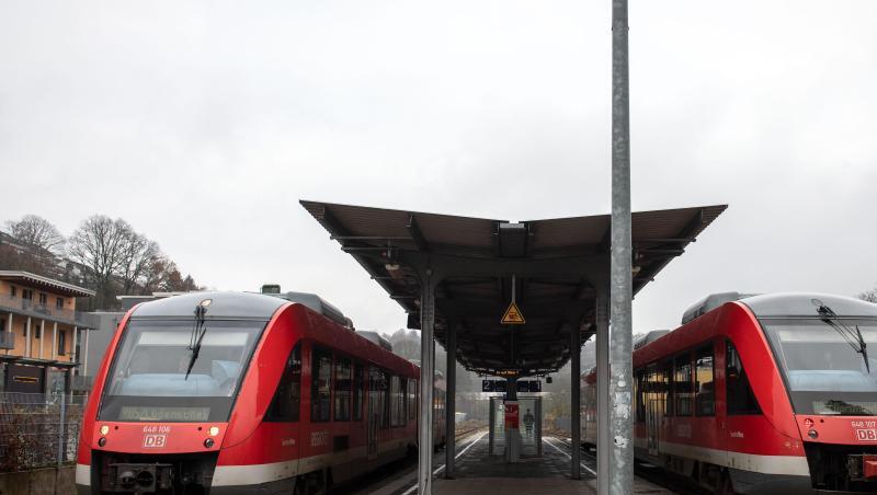 Mit einem attraktiveren Angebot im öffentlichen Personennahverkehr soll der Umstieg vom Auto auf Busse und Bahnen beschleunigt und der Klimaschutz verbessert werden.