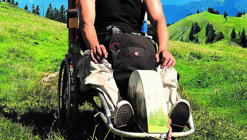 Sebastian Richter liebt die Berge, die Touren unternimmt er mit dem Rollstuhl. Mit 19 Jahren hatte er einen Unfall. Sebastian Richter liebt die Berge, die Touren unternimmt er mit dem Rollstuhl. Mit 19 Jahren hatte er einen Unfall.
