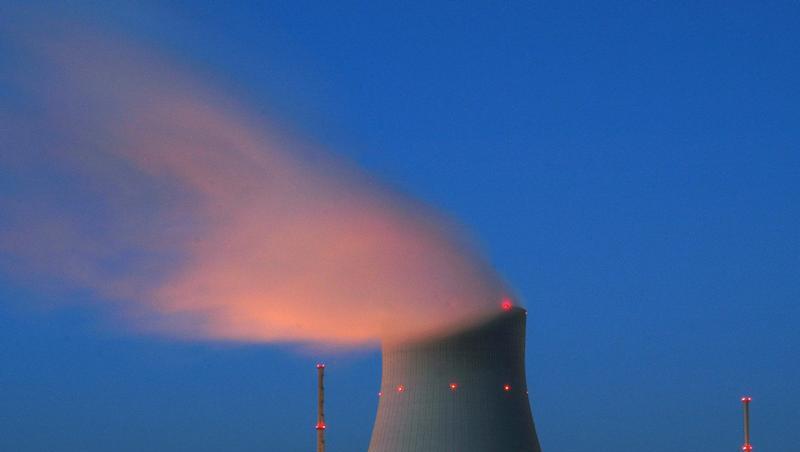 Umweltminister Röttgen hegt Zweifel an der Rechtmäßigkeit der im Atomkompromiss vereinbarten Laufzeiten. Umweltminister Röttgen hegt Zweifel an der Rechtmäßigkeit der im Atomkompromiss vereinbarten Laufzeiten.
