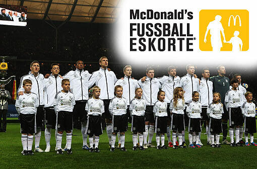 Die AZ und McDonald's suchen Jungen und Mädchen, die die Nationalmannschaft bei ihrem ersten WM-Qualifikationsspiel 2013 gegen Kasachstan aufs Spielfeld des Nürnberger Stadions begleiten.