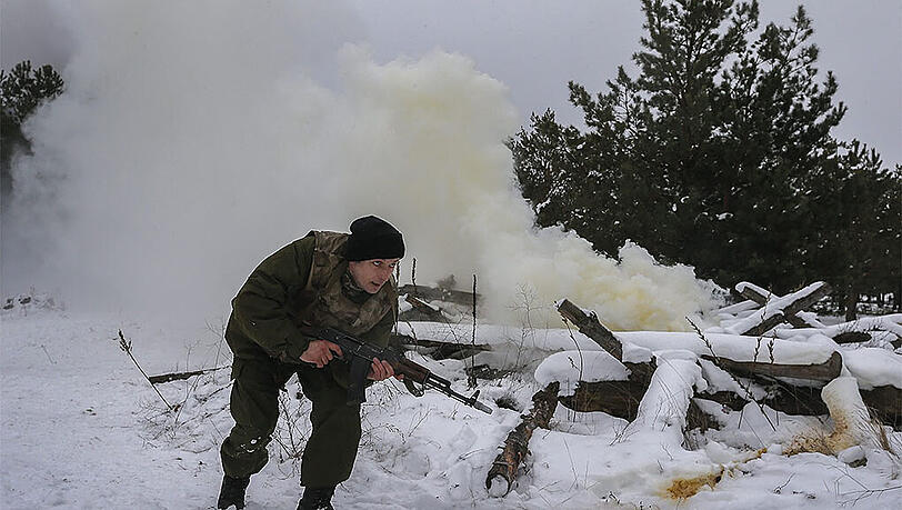 Die Lage im Krisengebiet eskaliert weiter. Die ukrainische Regierung spricht mittlerweile von elf getöteten Soldaten. Die Lage im Krisengebiet eskaliert weiter. Die ukrainische Regierung spricht mittlerweile von elf getöteten Soldaten.