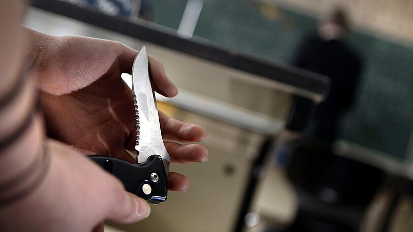 Während der Auseinandersetzung zog einer der Männer plötzlich ein Messer. (Symbolbild)