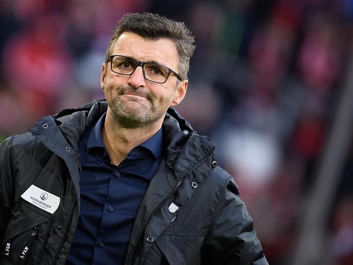 Michael Köllner, ehemaliger Trainer von Nürnberg, steht im Stadion. Foto: Sven Hoppe/Archiv