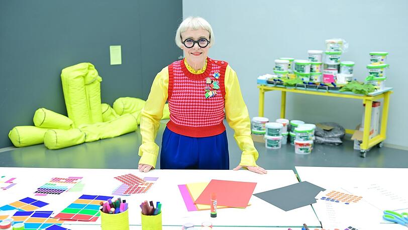 Morag Myerscough hat "Flux", den "Dritten Ort" vor der Pinakothek der Moderne, entworfen - und wartet darauf, dass sich möglichst viele an der Umsetzung beteiligen Morag Myerscough hat "Flux", den "Dritten Ort" vor der Pinakothek der Moderne, entworfen - und wartet darauf, dass sich möglichst viele an der Umsetzung beteiligen