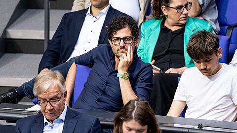 Luigi Pantisano (Linke) kassierte für seine Zwischenrufe einen Ordnungsruf von Bundestagspräsidentin Julia Klöckner.