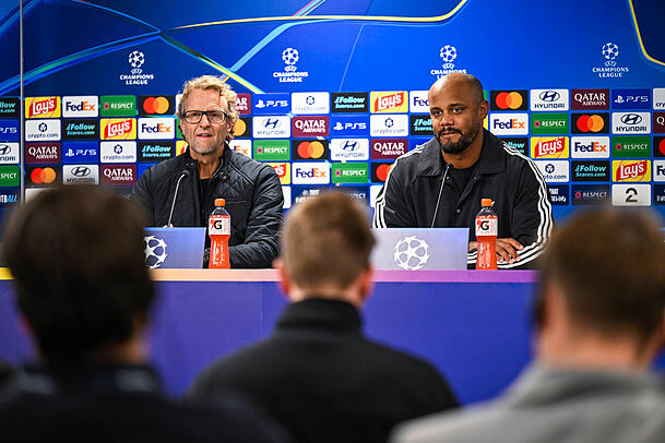 Hat bereits mit Michael Olise über den Platzverweis gesprochen: Trainer Vincent Kompany. Hat bereits mit Michael Olise über den Platzverweis gesprochen: Trainer Vincent Kompany.