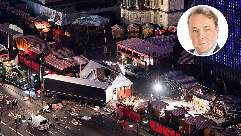19. Dezember in einen Berliner Weihnachtsmarkt – eine Tat, welche die Polizei möglicherweise hätte verhindern können. 19. Dezember in einen Berliner Weihnachtsmarkt – eine Tat, welche die Polizei möglicherweise hätte verhindern können.