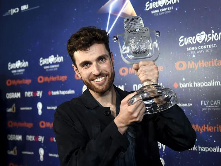 Der stolze Sieger Duncan Laurence nach dem Finale.