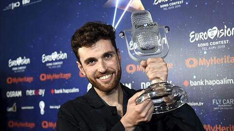 Der stolze Sieger Duncan Laurence nach dem Finale.