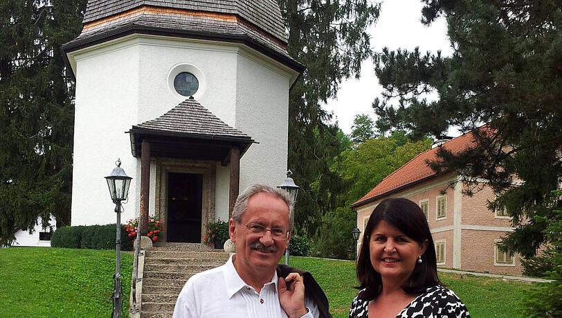 Malerisch, aber vom Symbolcharakter her eher unglücklich: Ude und SPÖ-Frau Gabi Burgstaller an der Stille-Nacht-Kapelle. Malerisch, aber vom Symbolcharakter her eher unglücklich: Ude und SPÖ-Frau Gabi Burgstaller an der Stille-Nacht-Kapelle.