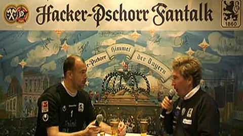 Nach jedem Heimspiel veranstaltet Hacker-Pschorr den Hacker-Pschorr-Fantalk mit Stadionsprecher Stefan Schneider. Hier dabei: Gabor Kiraly.